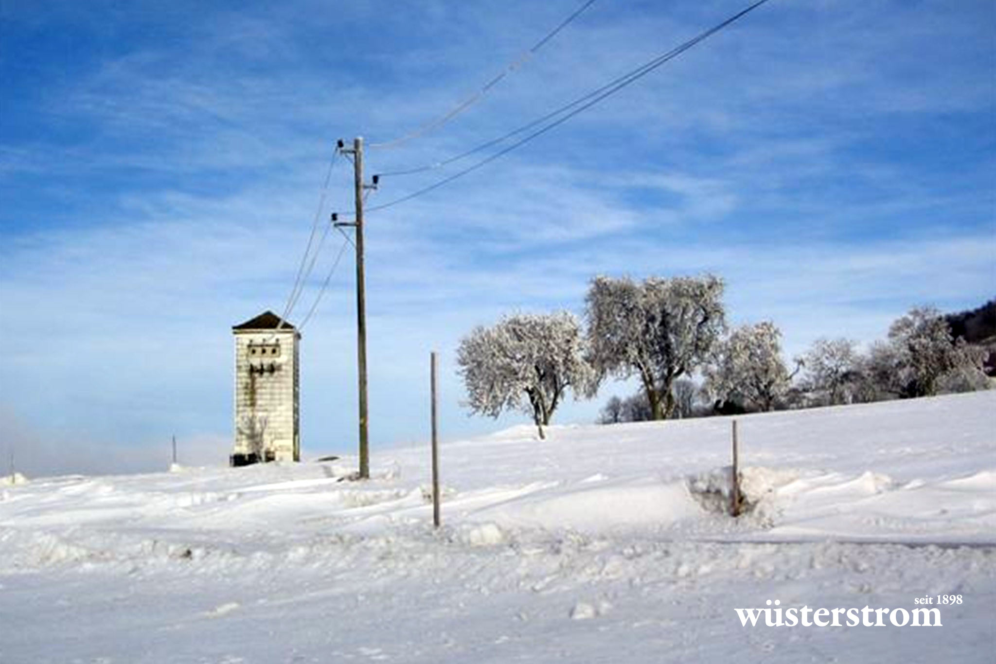 Leitungsbau - Strommast bei Winter